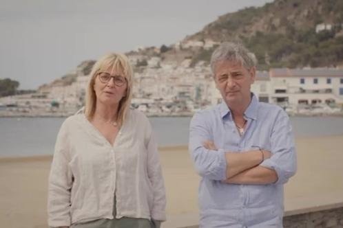 Los propietarios del Restaurante Garbet's frente al puerto